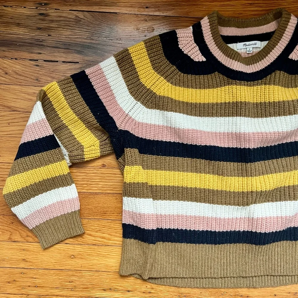 Madewell stripped, cropped sweater. Size small - Picture 3 of 6
